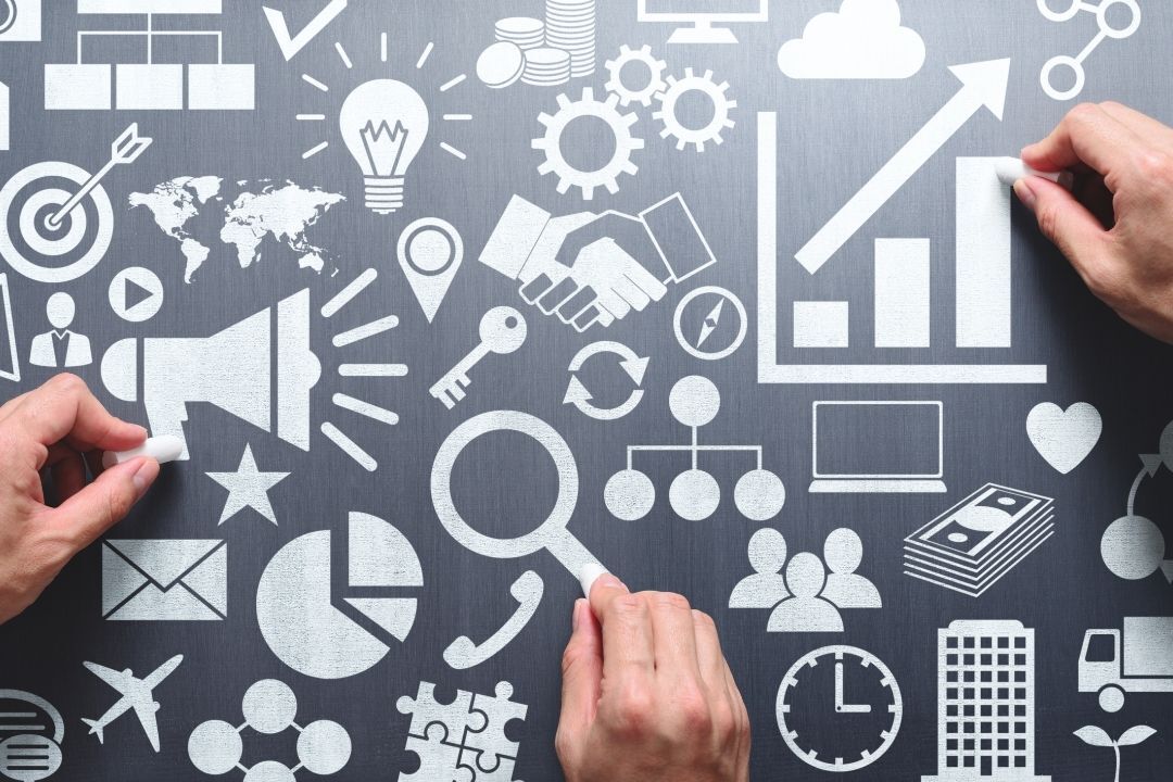 Marketing multicanal: imagem mostra icones de gráficos, comunição e outros elementos essenciais para o ambiente empresarial.